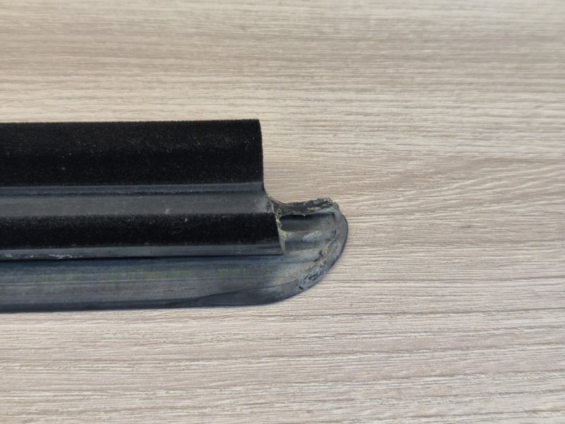 Уплотнитель стекла двери внешний