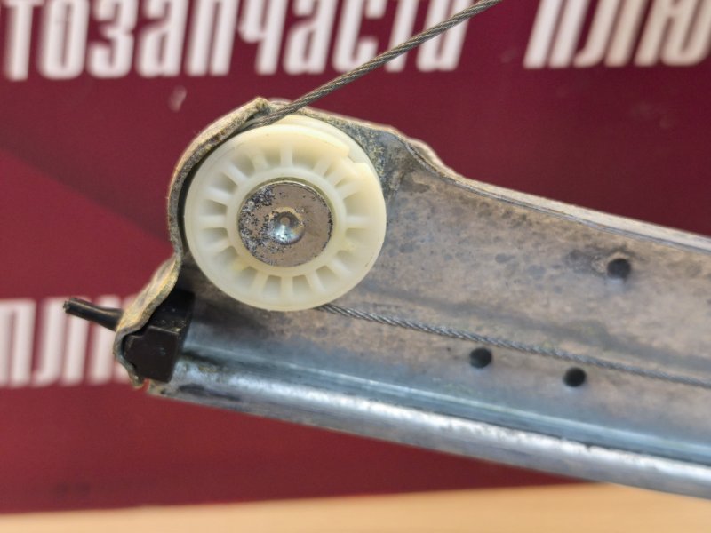 Стеклоподъемник    двери