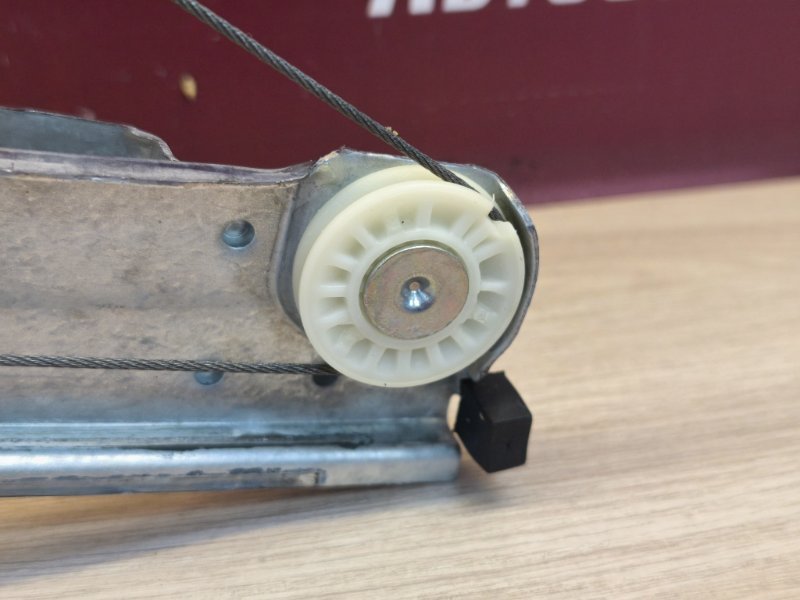 Стеклоподъемник    двери