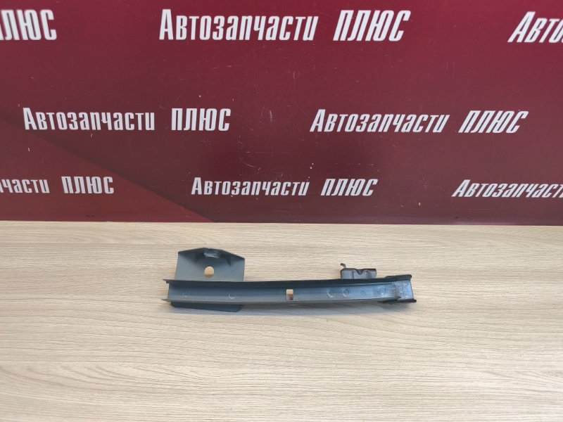 Направляющая стекла     двери