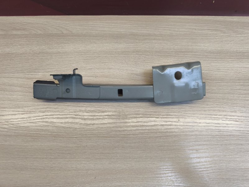 Направляющая стекла     двери