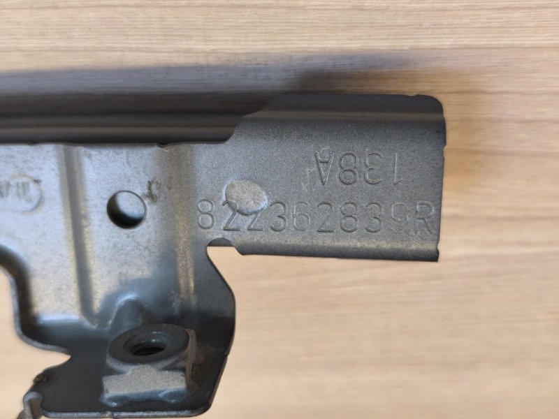 Направляющая стекла     двери