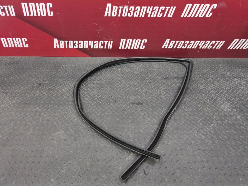 Уплотнитель стекла двери