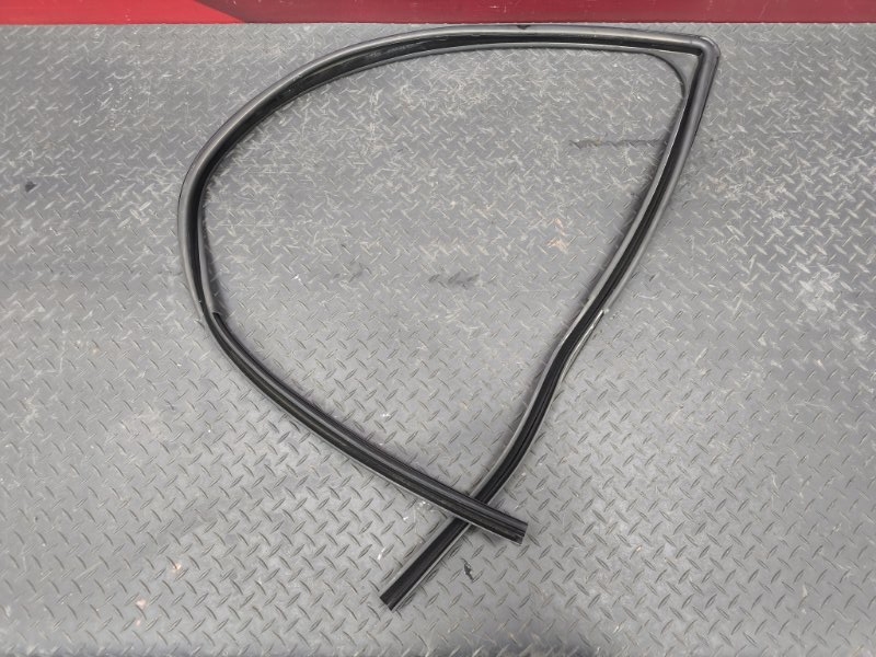 Уплотнитель стекла двери