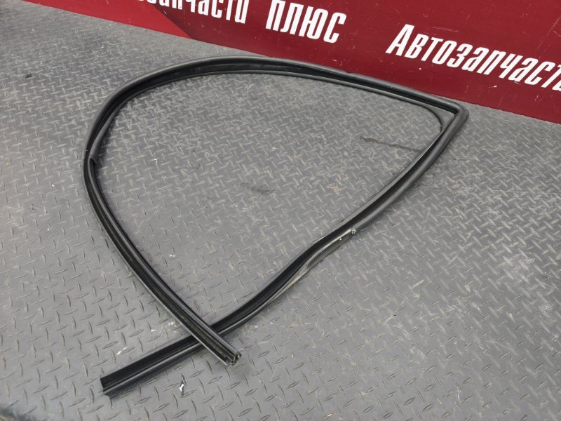 Уплотнитель стекла двери