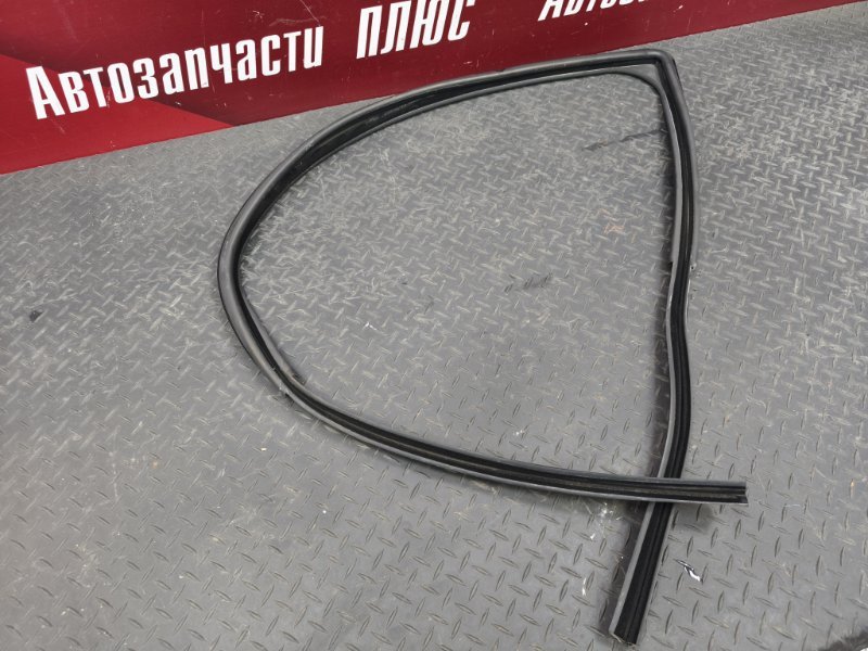 Уплотнитель стекла двери