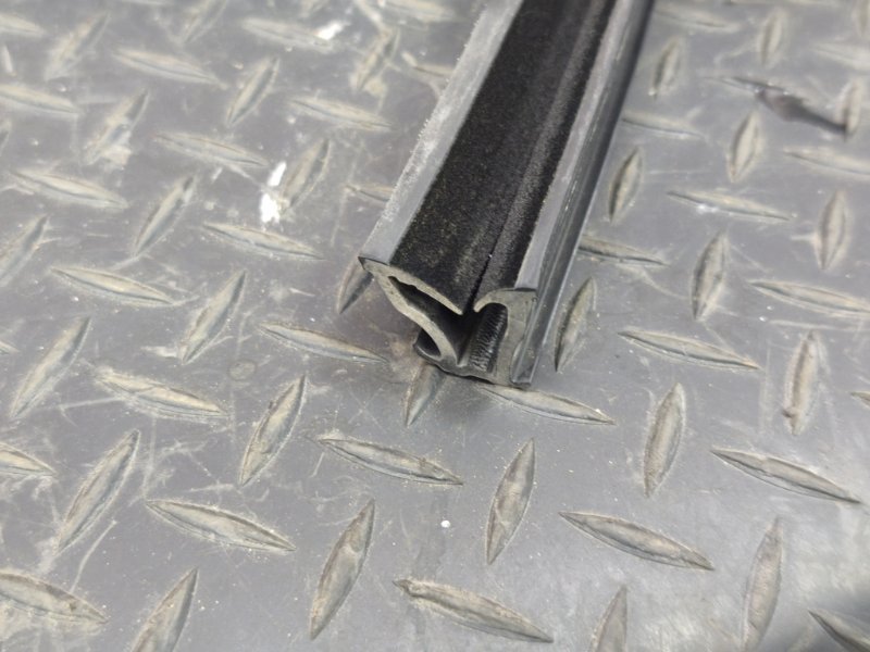 Уплотнитель стекла двери