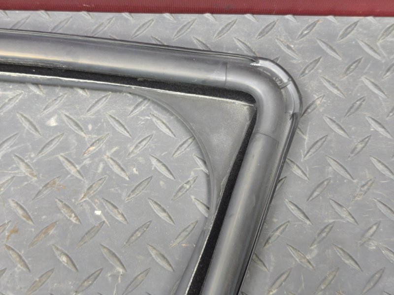 Уплотнитель стекла двери