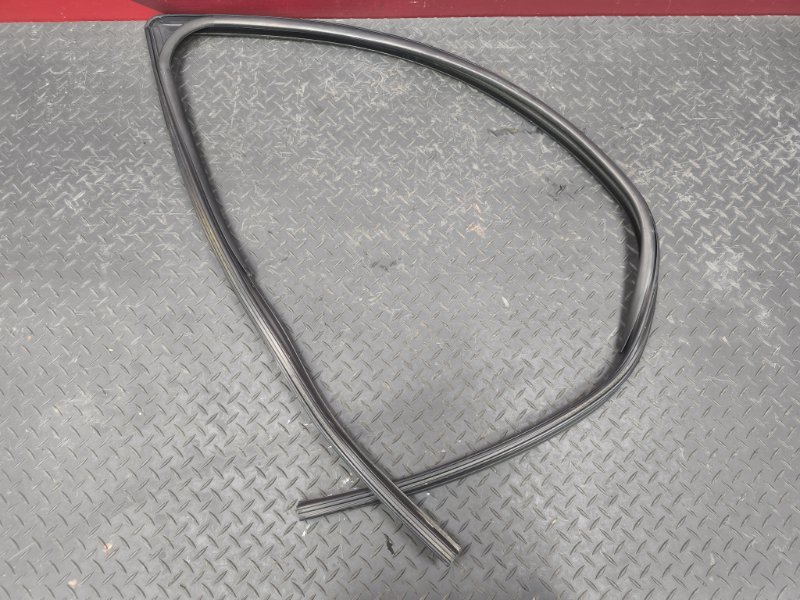 Уплотнитель стекла двери