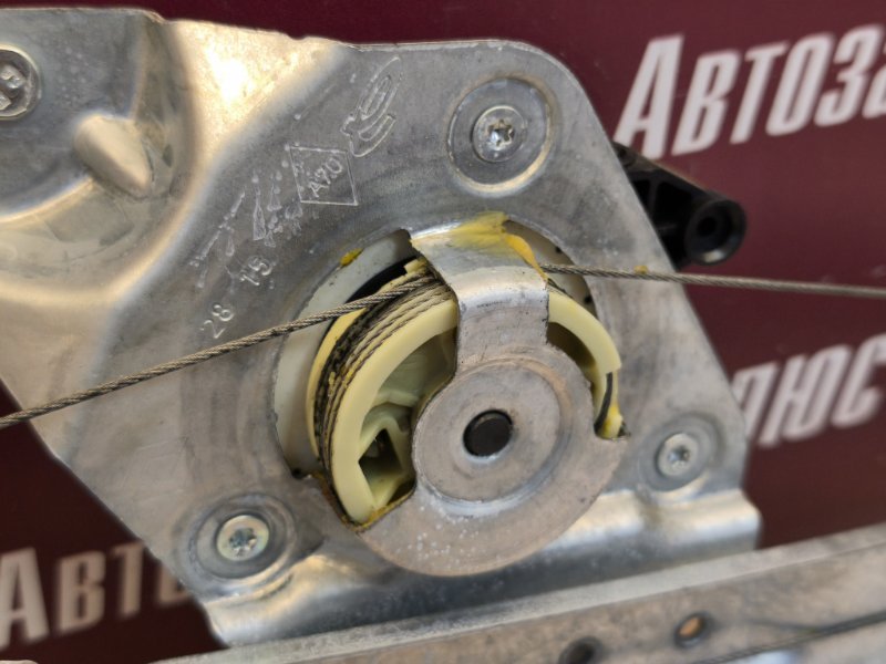 Стеклоподъемник    двери