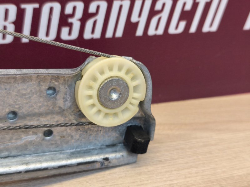 Стеклоподъемник    двери