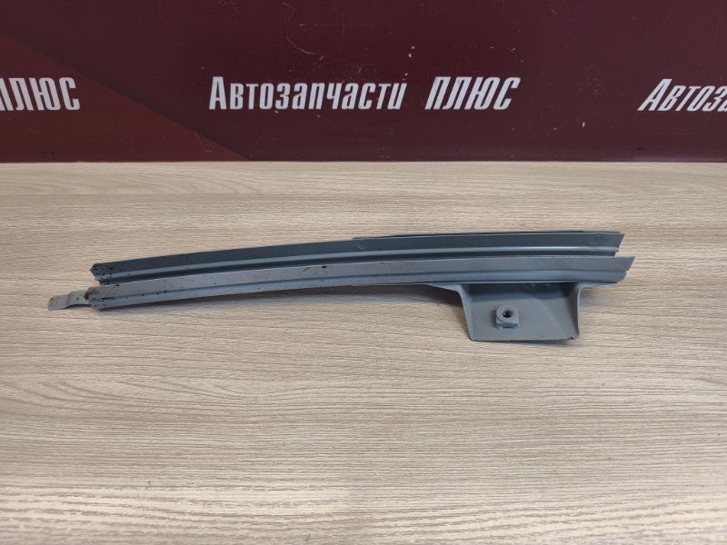 Направляющая стекла     двери