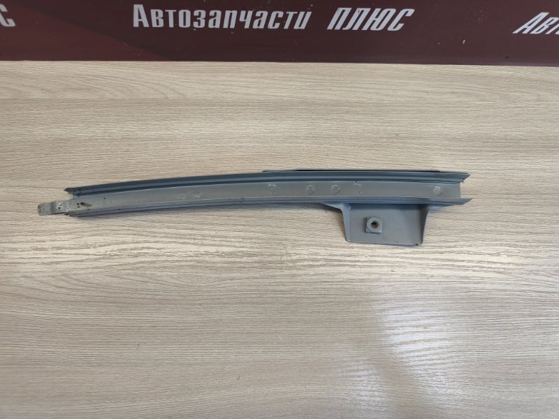 Направляющая стекла     двери