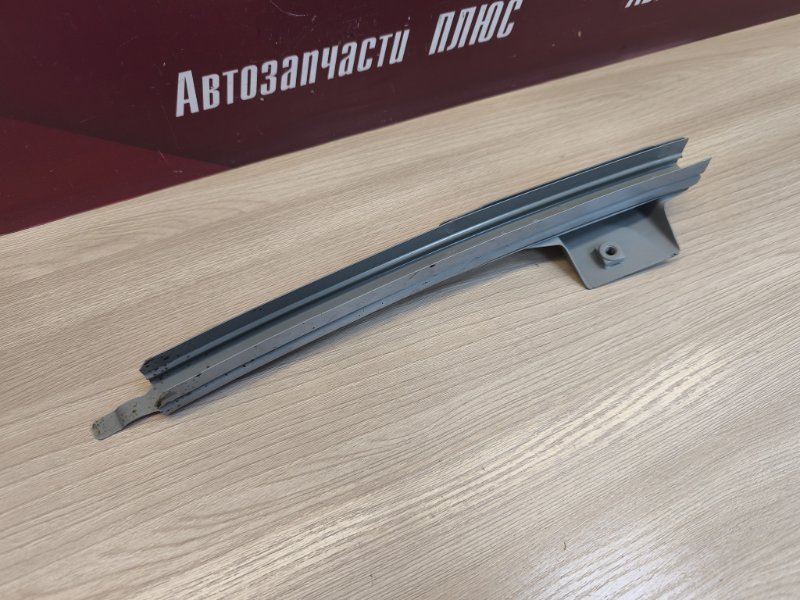 Направляющая стекла     двери