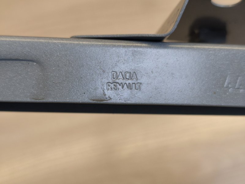 Направляющая стекла     двери