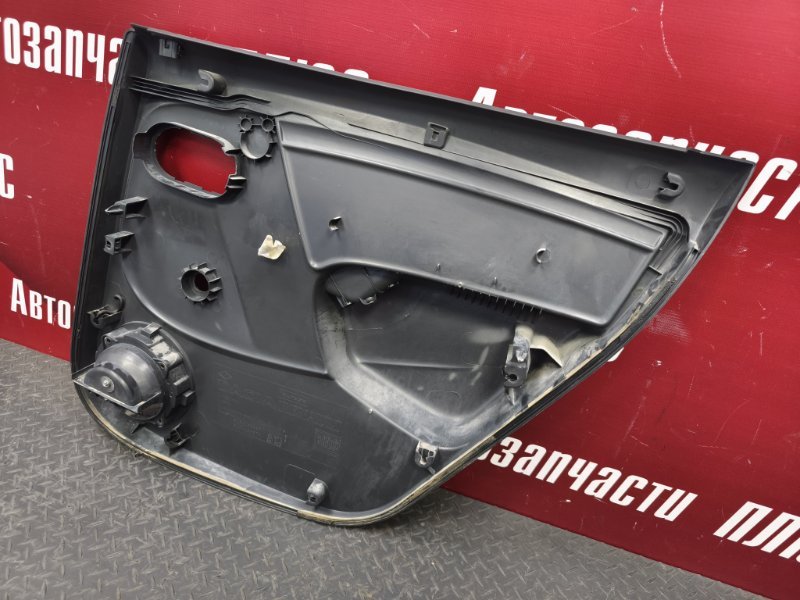 Обшивка боковой двери