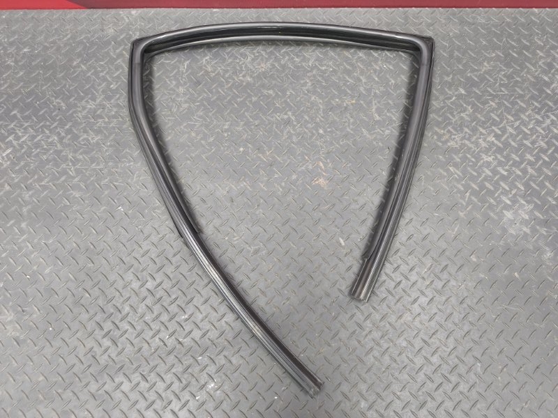 Уплотнитель стекла двери