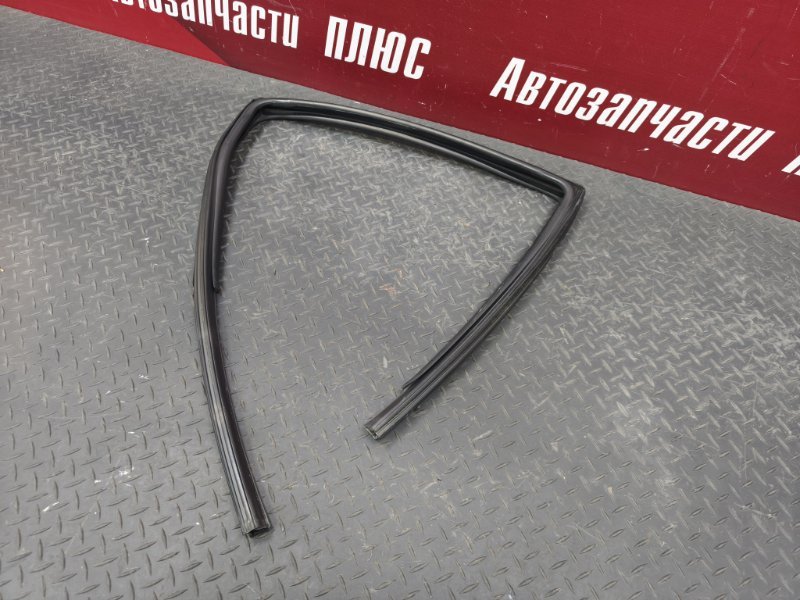 Уплотнитель стекла двери