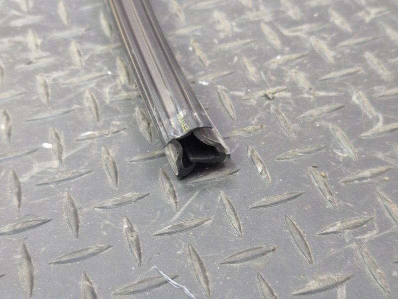 Уплотнитель стекла двери