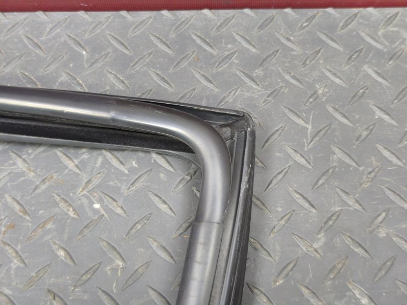 Уплотнитель стекла двери