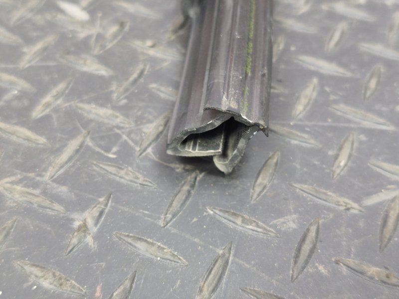 Уплотнитель стекла двери