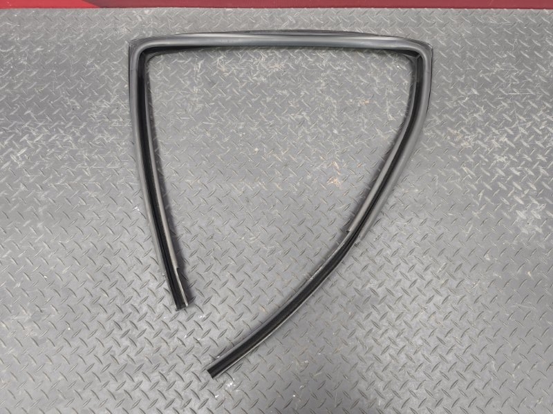 Уплотнитель стекла двери