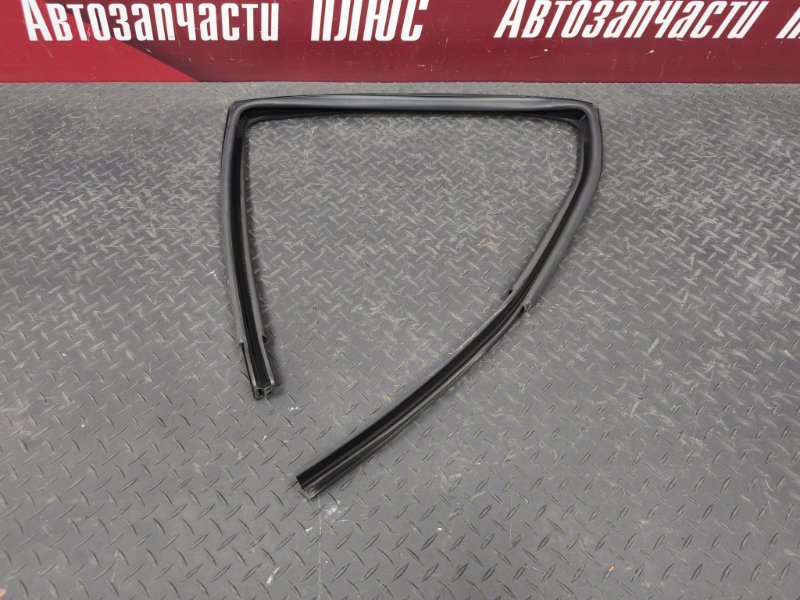 Уплотнитель стекла двери