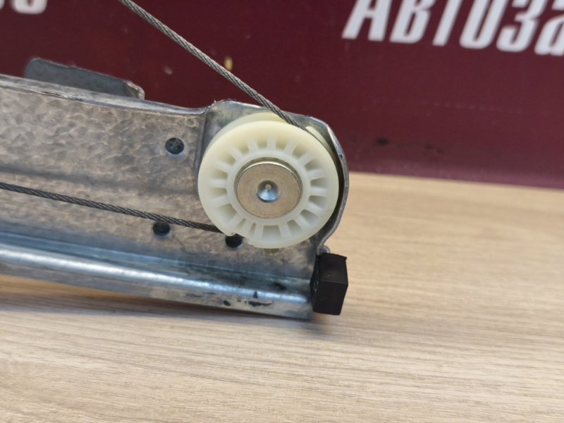 Стеклоподъемник    двери