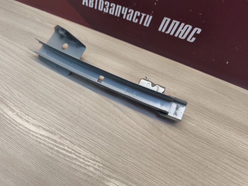 Направляющая стекла двери