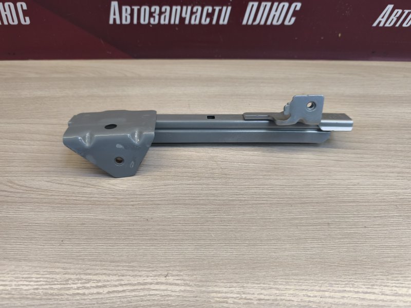 Направляющая стекла двери