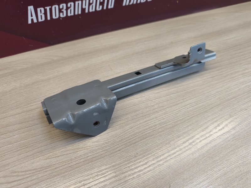 Направляющая стекла двери