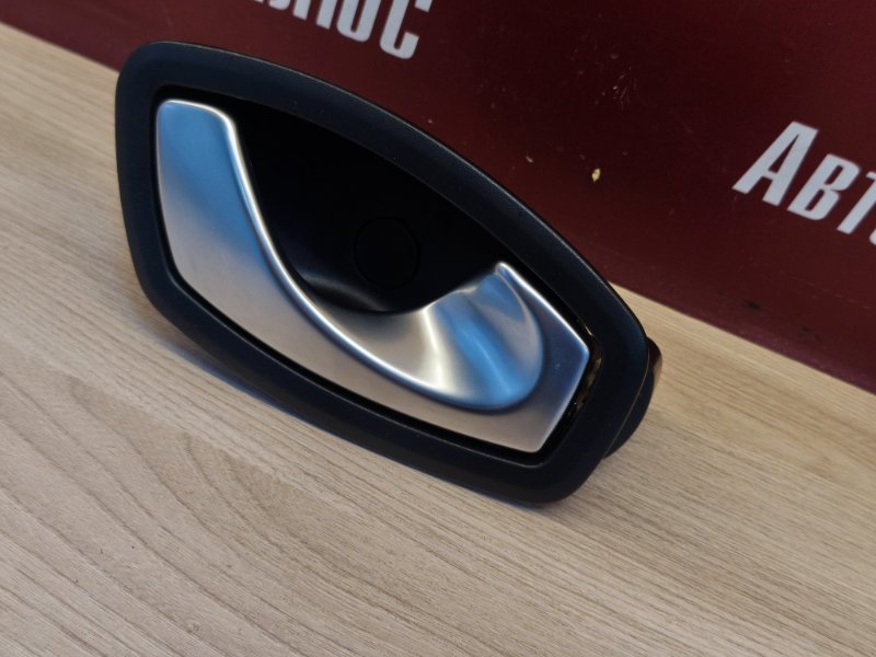 внутренняя ручка двери