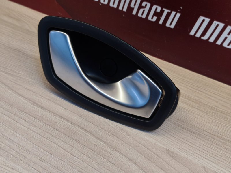 внутренняя ручка двери