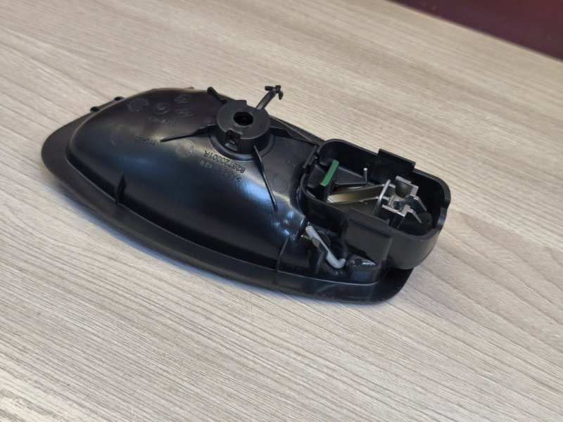 внутренняя ручка двери