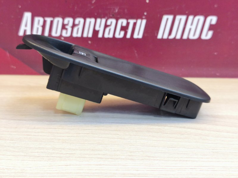 Кнопка стеклоподъемника