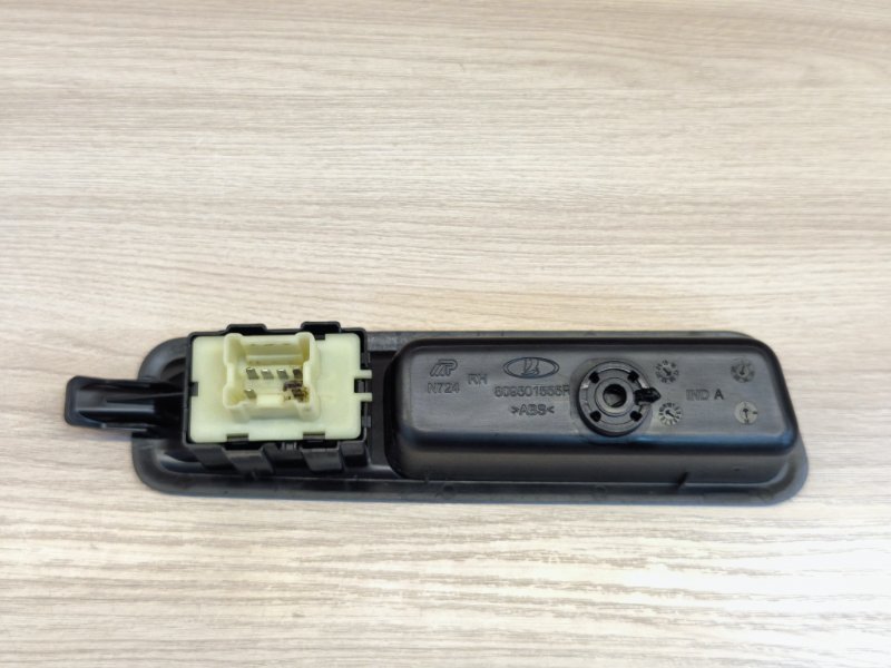 Кнопка стеклоподъемника