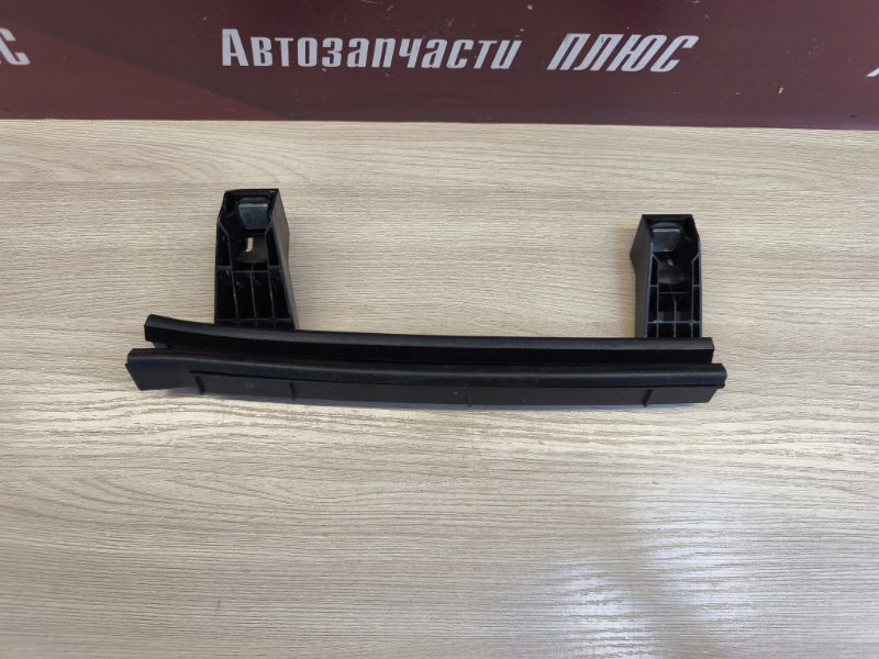 Направляющая стекла     двери