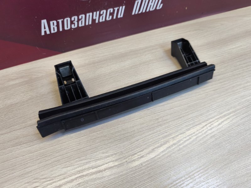 Направляющая стекла     двери