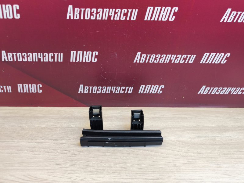 Направляющая стекла     двери