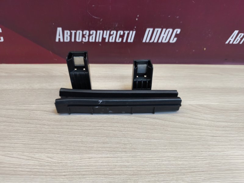 Направляющая стекла     двери