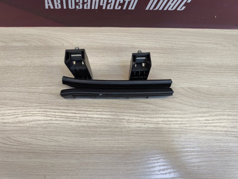 Направляющая стекла     двери