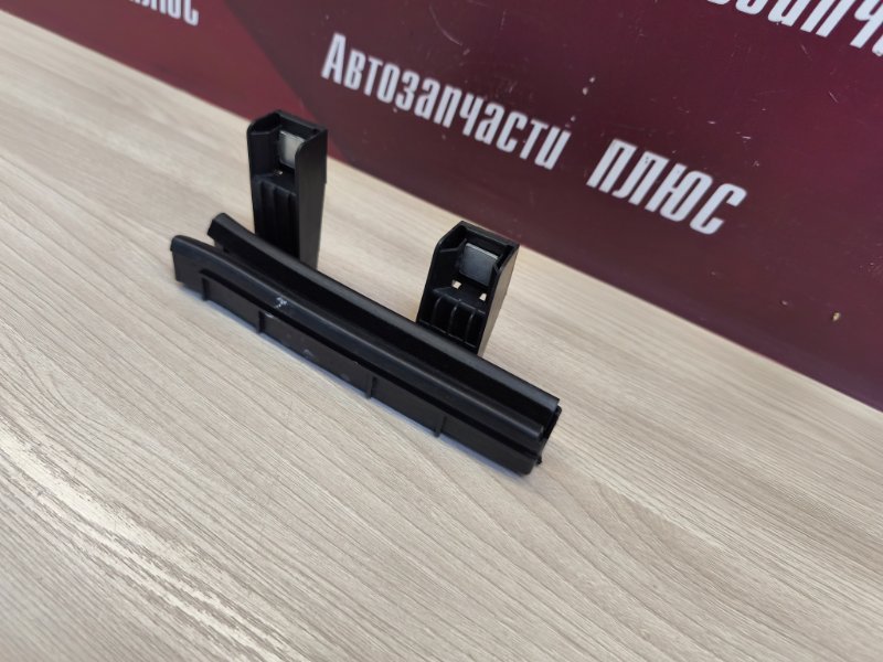 Направляющая стекла     двери