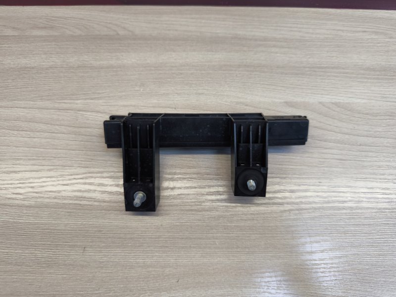 Направляющая стекла     двери