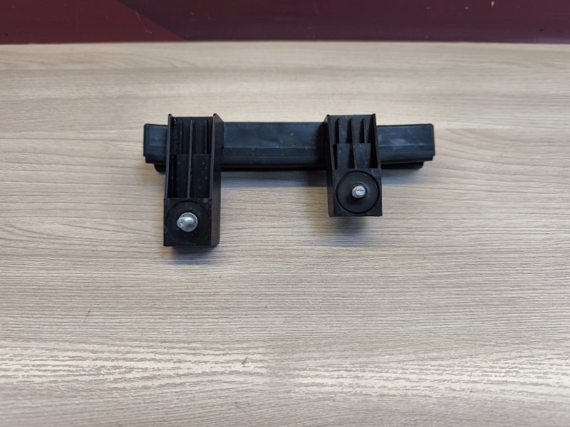 Направляющая стекла     двери