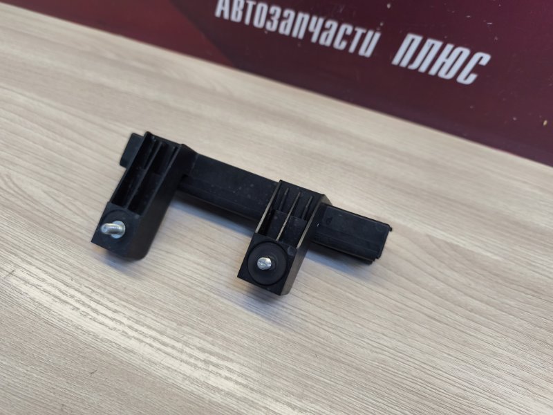 Направляющая стекла     двери