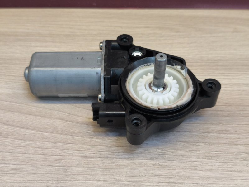 Мотор стеклоподъемника