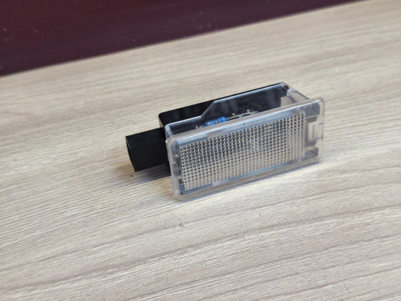 Плафон подсветки салона