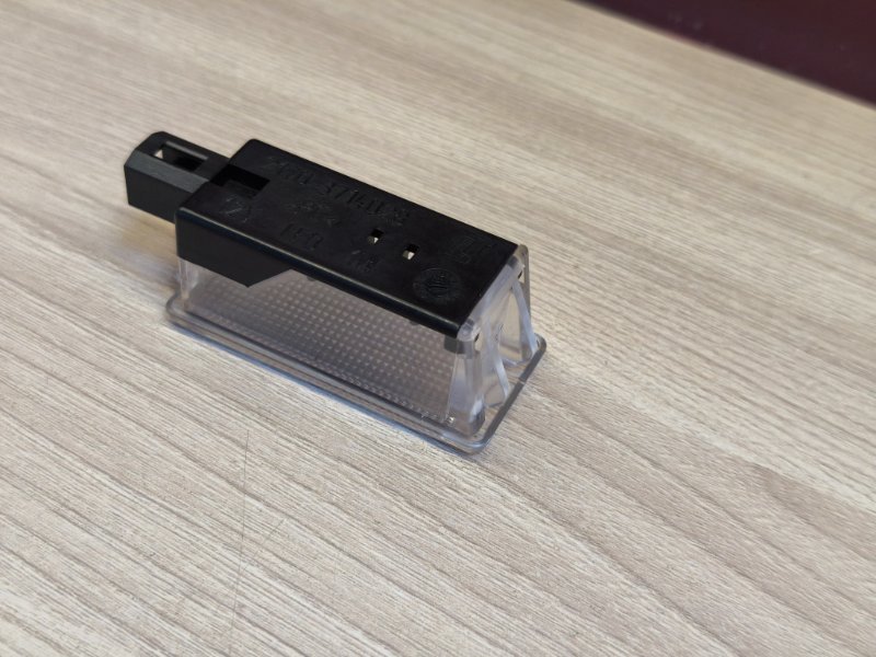 Плафон подсветки салона