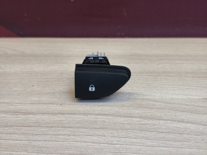 Кнопка центрального замка