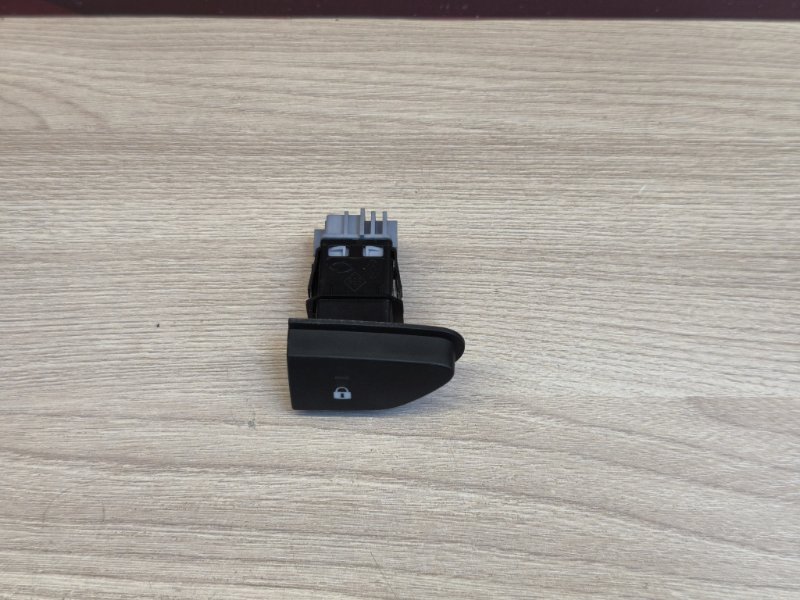 Кнопка центрального замка